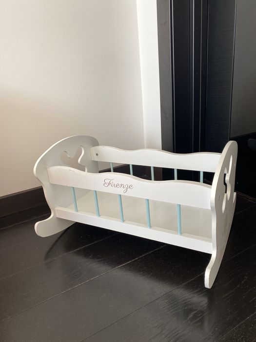 Деревʼяна колиска для ляльки