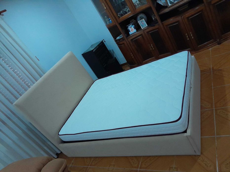 Cama semi nova em ótimo estado