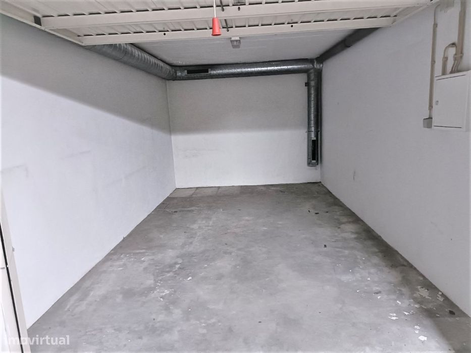 Garagem centro Montijo | Tipo boxe com 17 m2 | construção recente