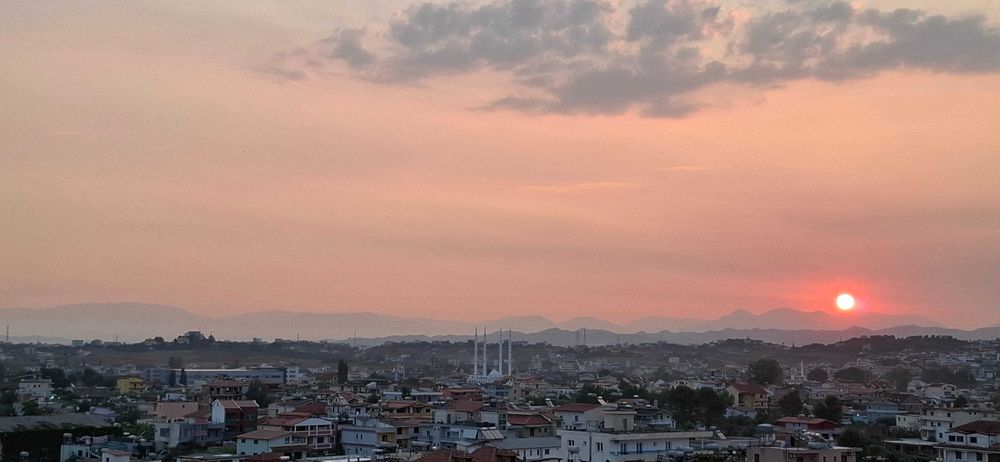 Аренда апартаменты 1+1,20евро,вид на море и горы.Дуррес  Албания .