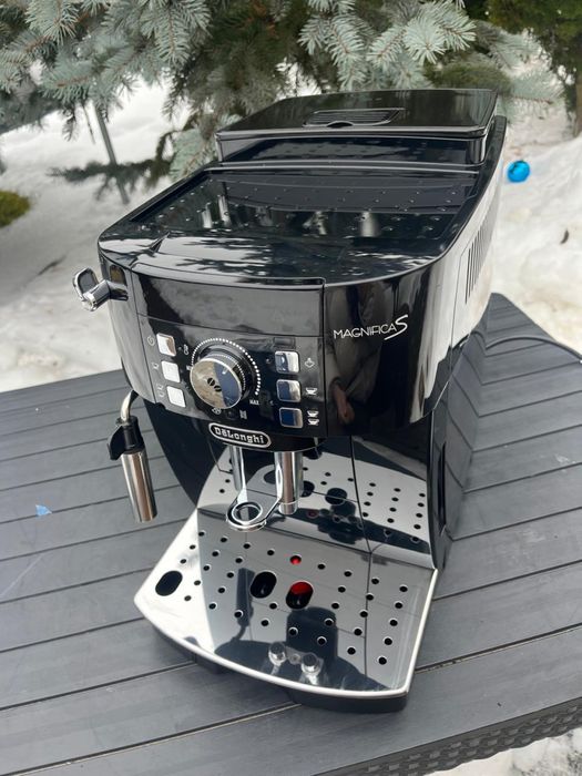 Кавоварка Delonghi Magnifica S  2024 рік 11 місяць гарантія