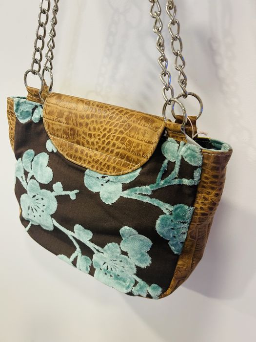 Mala  de ombro ÉMOI  nova, em tecido com apontamentos em pele