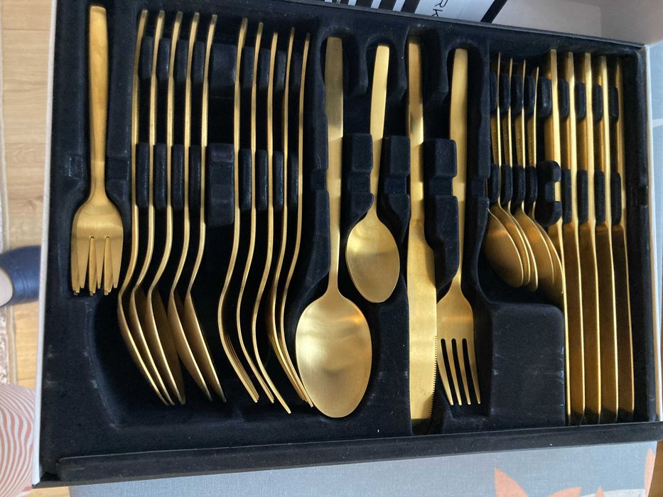 Komplet sztućców w kolorze złotym