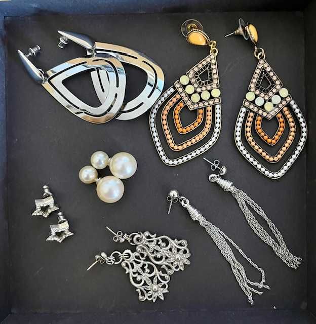 Elegantes e muito charmosos brincos, imperdíveis.