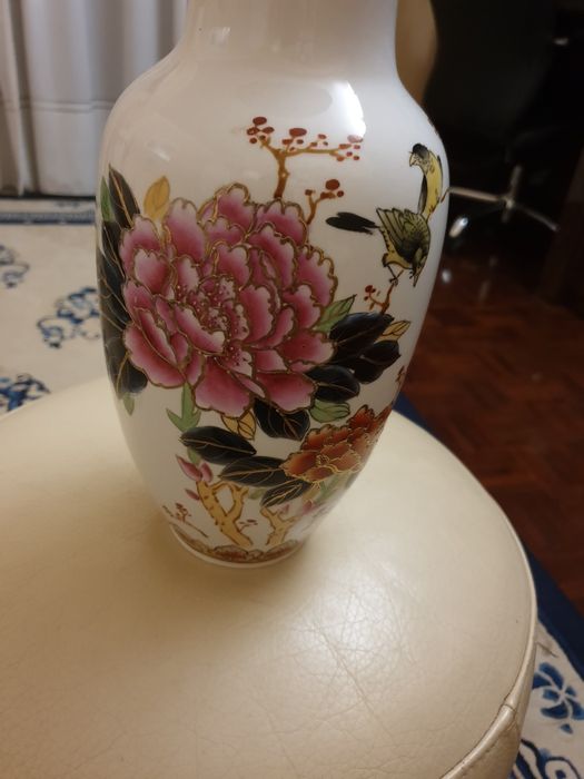 Jarra antiga em porcelana