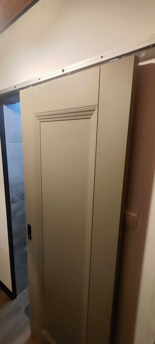 Skrzydło przesuwne do systemu naściennego MODO, drzwi