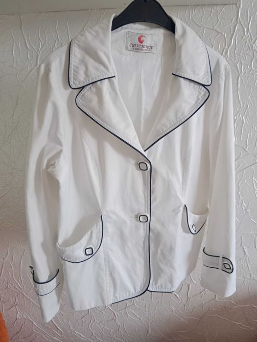 Biała damska marynarka