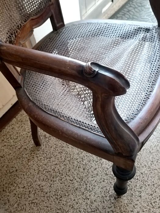 Cadeirão para restauro.