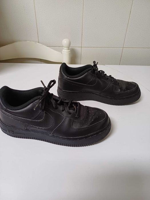 Ténis NIKE Nº35.5 pretos