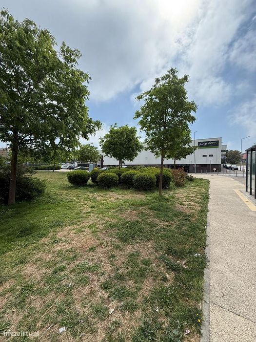 Fantástico Apartamento T2 Totalmente Remodelado com Parqueamento