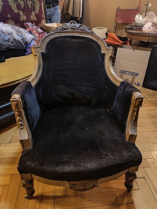 Stary fotel do renowacji