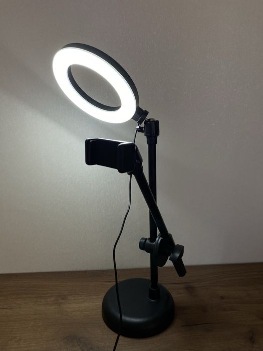 Настільний штатив з кільцевою LED-лампою