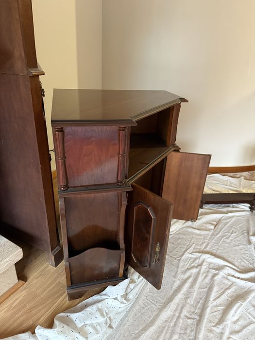 Móvel classico em madeira