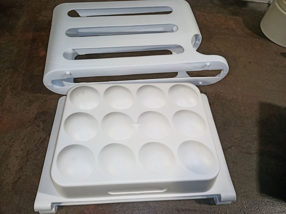 Лотки для яєць в холодильник