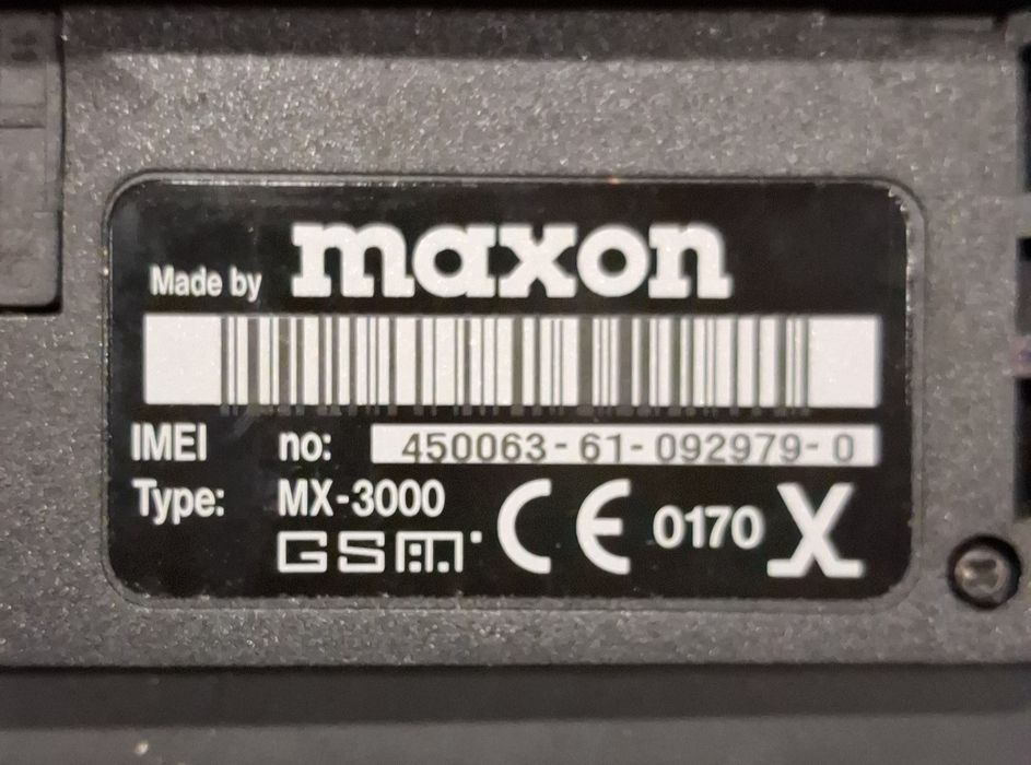2 Telemóveis MAXON GSM sem carregador