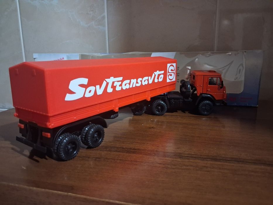 Камаз 5410 с п/п и тентом.Новый,целый.1/43