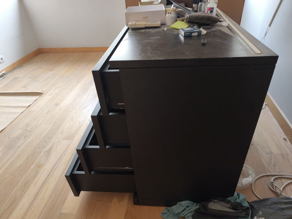 Cómoda Antarte castanha