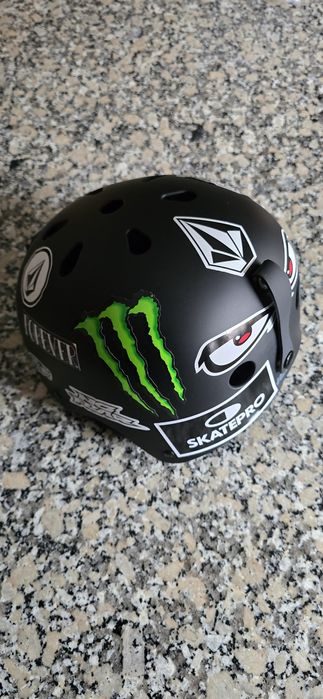 Capacete Ski / Snowboard No Fear customizado com suporte GoPro