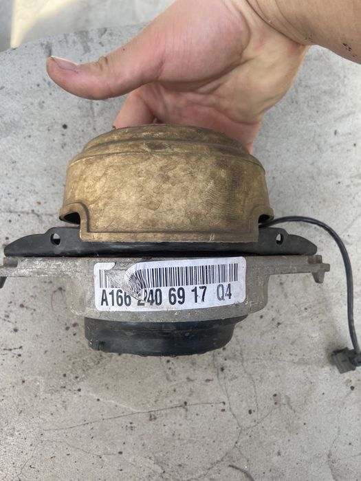 Правая подушка двигателя Mercedes-Benz GLE