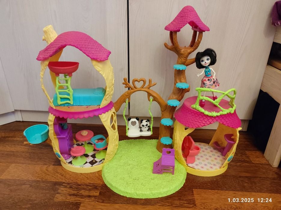 Enchantimals. Domek na drzewie Pandy.