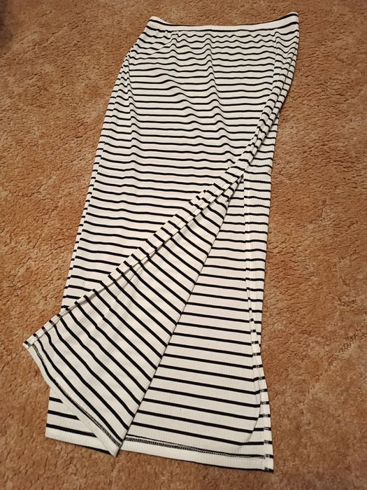 Miękka długa spódnica w paski