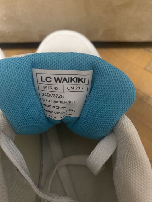 Продам нові чоловічі весінні білі фірмові кросівки 44 adidas