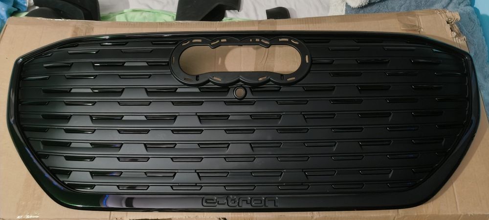Grade frontal Audi Q4 Etron /original