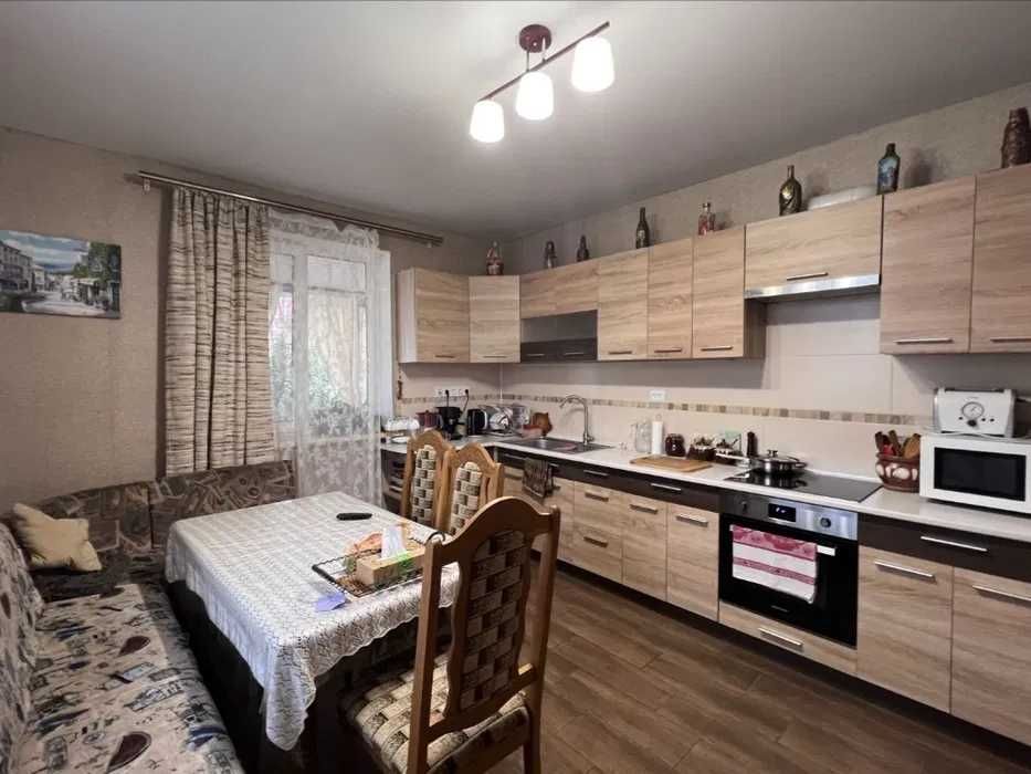 (13) Продам добротний будинок у Великодолинському