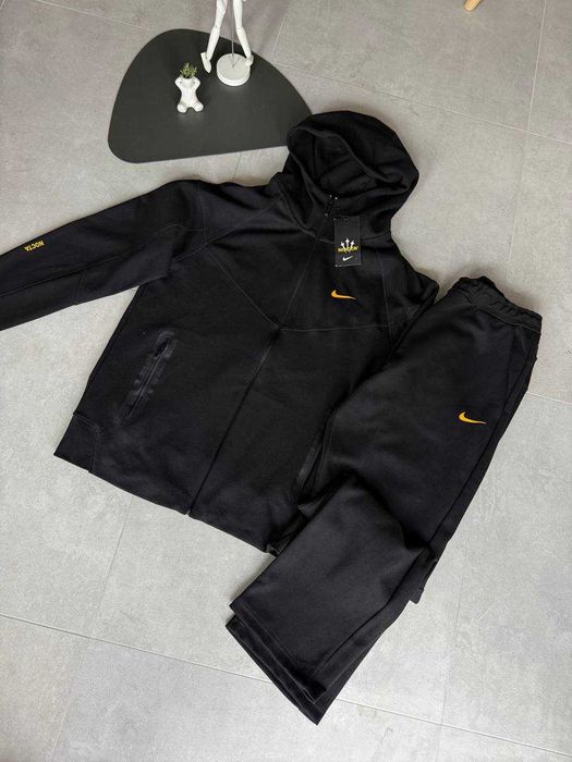 Czarny dres Nike Nocta