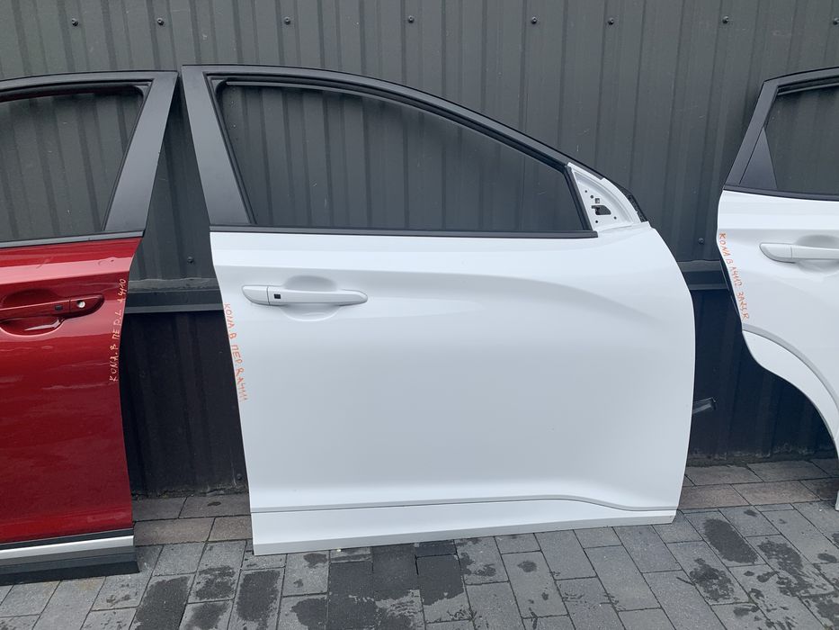 Дверь передняя правая задняя правая белая Hyundai Kona двери дверька