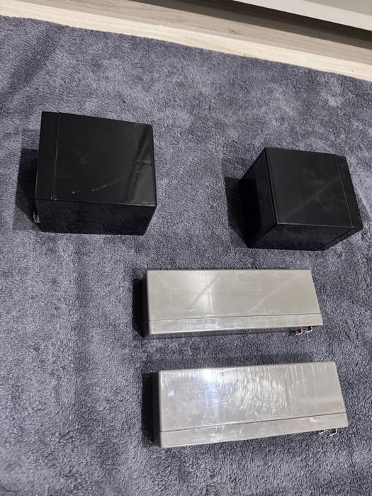 Akumlatory 4 sztuki, uszkodzone.