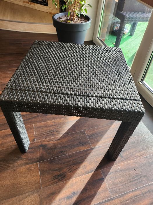 Stoliki technorattan