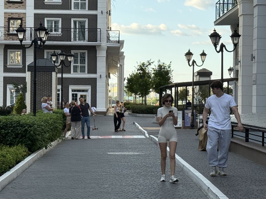 Магазин, Салон 42 кв.м, Топ локація, Нова Англія, метро