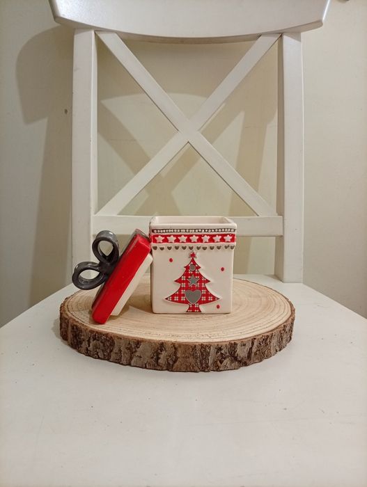 Caixa em cerâmica com motivos de Natal nata