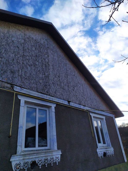 Продам будинок з гарним краєвидом на річку