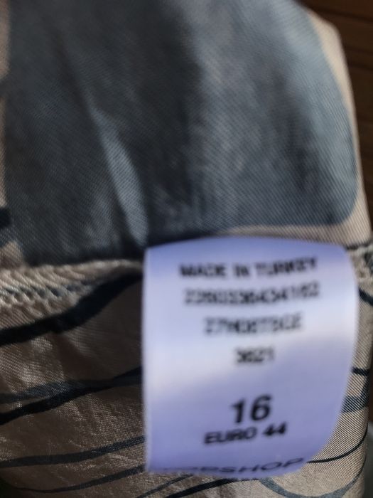 Спідниця квітковий мотив р.50-52 віскоза