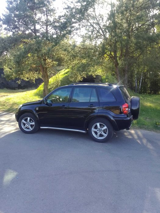 Toyota RAV4 z silnikiem 2.0 VVT-i, automatyczną skrzynią biegów i napędem 4x4