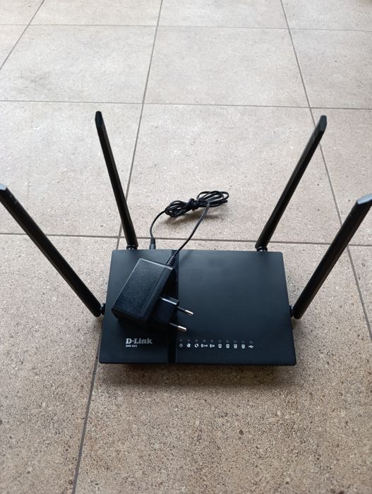Router D-Link DIR 825