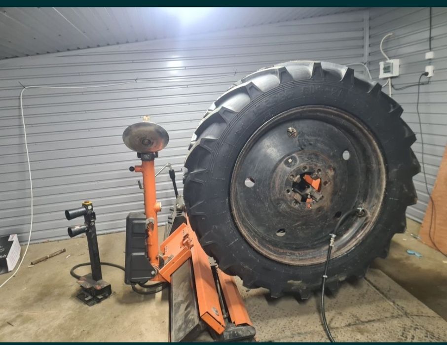 Шиномонтаж грузовий, балансування перезувка