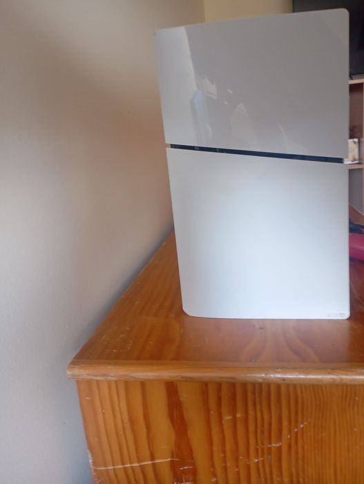 PlayStation 5 digital + 2 comandos
