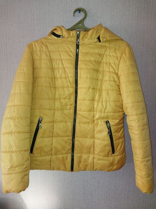Жіноча куртка розмір М