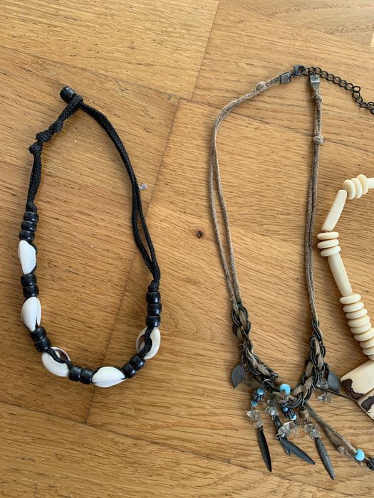 Colares de buzio e etnico