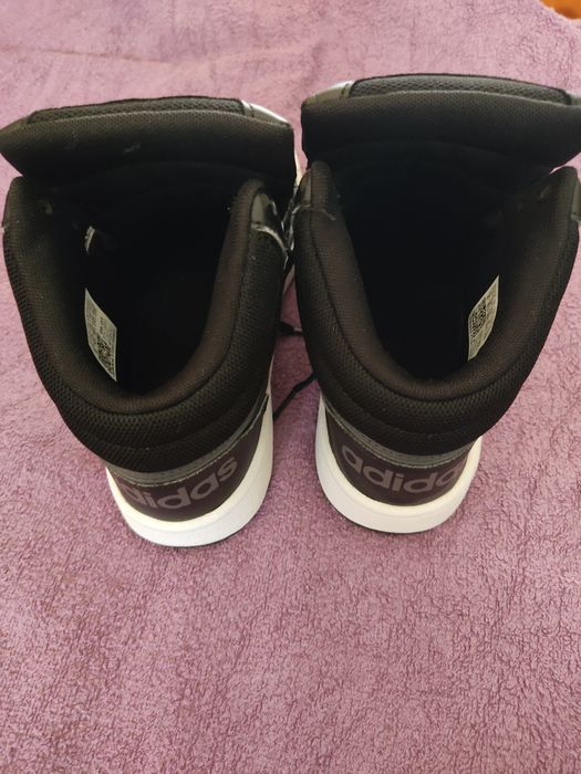 Sapatilhas adidas usadas