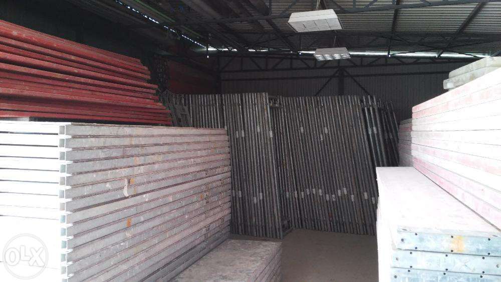 wynajem rusztowań systemowych elewacyjnych