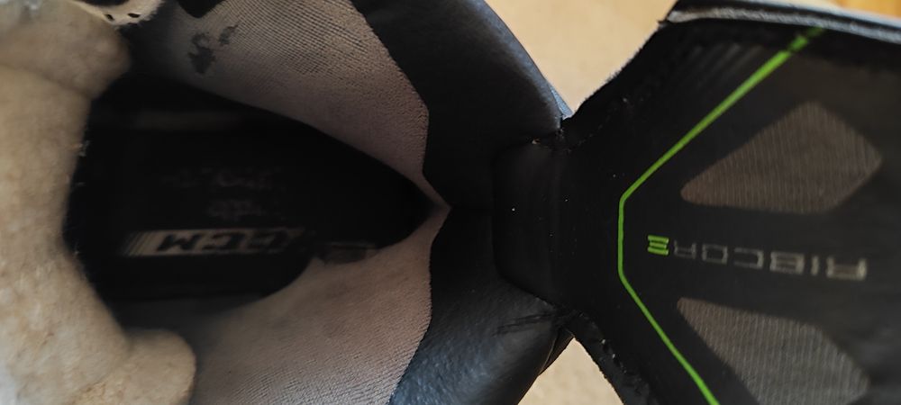 Хокейні ковзани CCM Ribcor 90K,   р.6,5