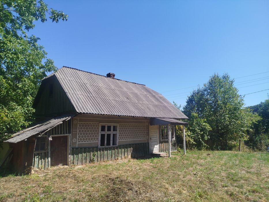 Будинок, 0,45 га землі, біля Карпат, недалеко до міста