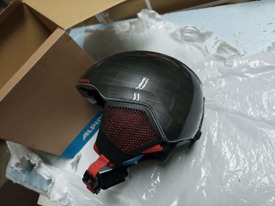 Kask narciarski. Nowy.dzieciecy