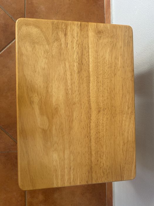 Bengaleiro e Mesa de apoio de madeira