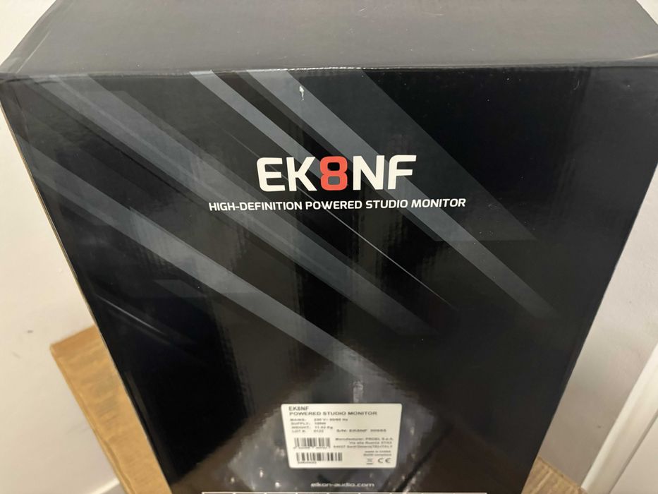 Monitor de audio Eikon EK8NF de 8 polegadas  - PAR -