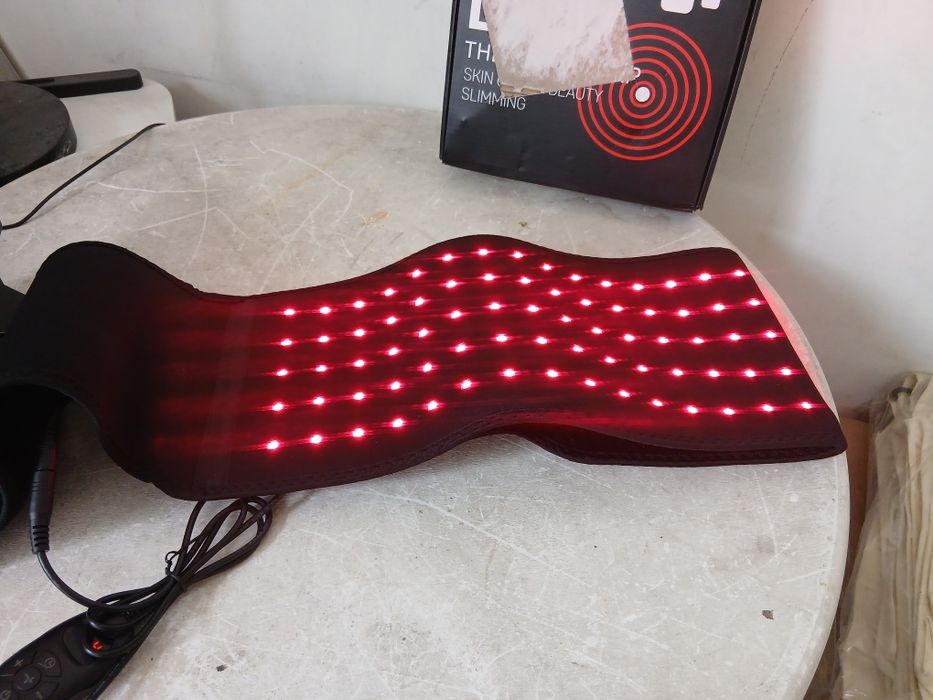 Pasek z czerwonym światłem z 105 diodami LED, funkcja timera, 5 poziomów jasności